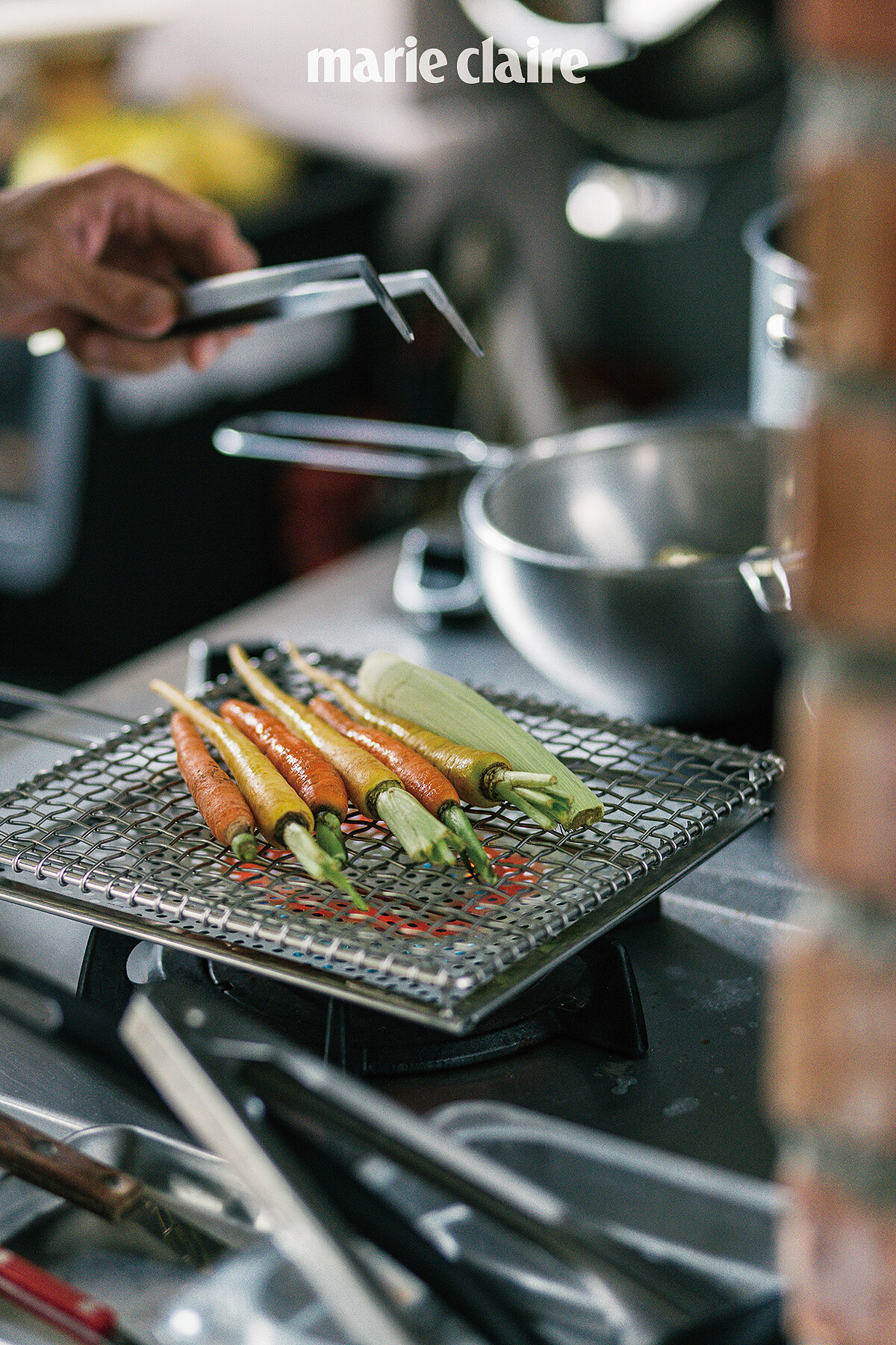 以金網つじ直火烤上色，同時高溫也能鎖住蔬菜的美味。
