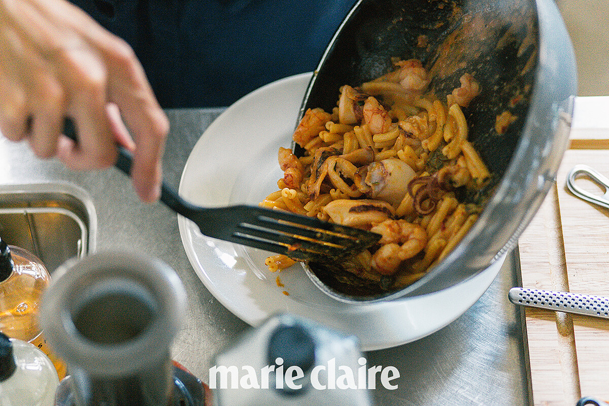 在旅行過程中觀察各國料理,並擷取經驗轉換為各式菜色搭配。