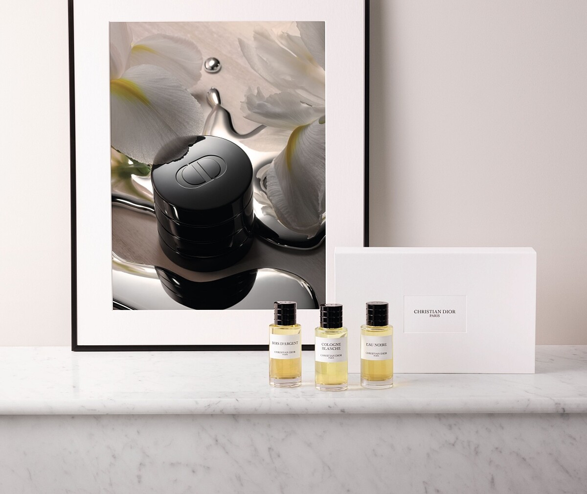 DIOR迪奧香氛世家三部曲香氛禮盒情境圖。