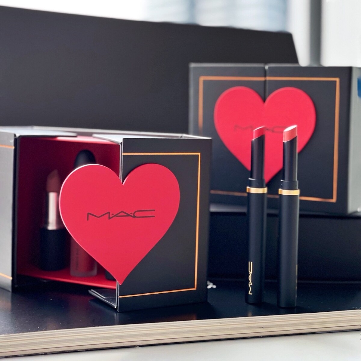 M.A.C就是要愛。紅心禮盒。