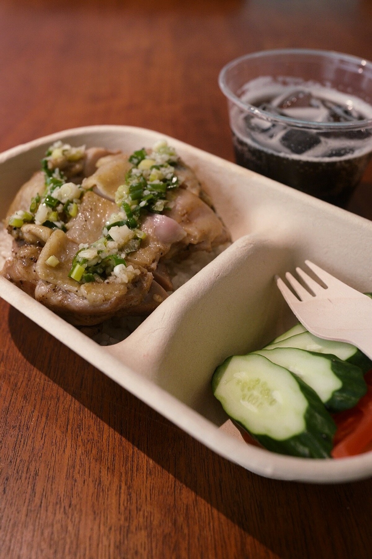 發佈會現場提供有Ayo親手料理的蔥油雞飯店當。