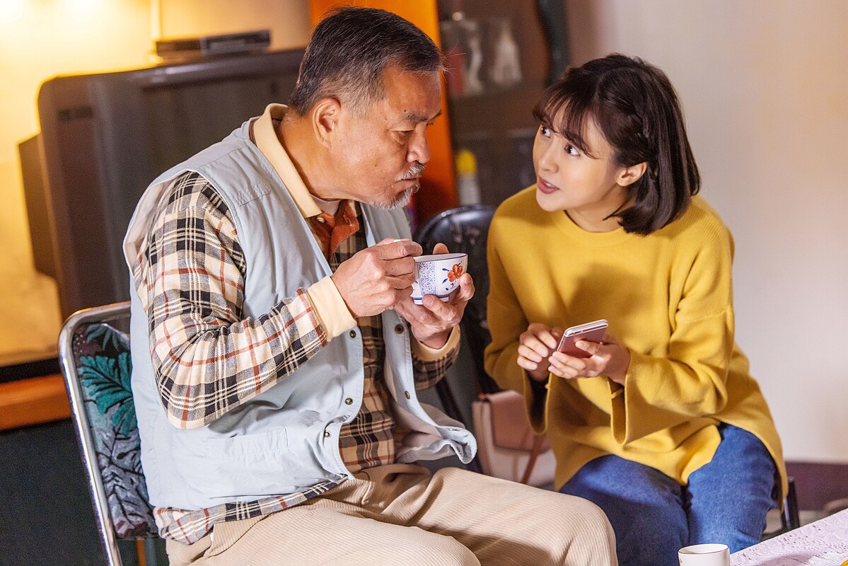 ▲▼大元細心照顧龍天翔;邱凱偉Darren、龍天翔敬業泥濘中翻滾。(圖/華視提供)