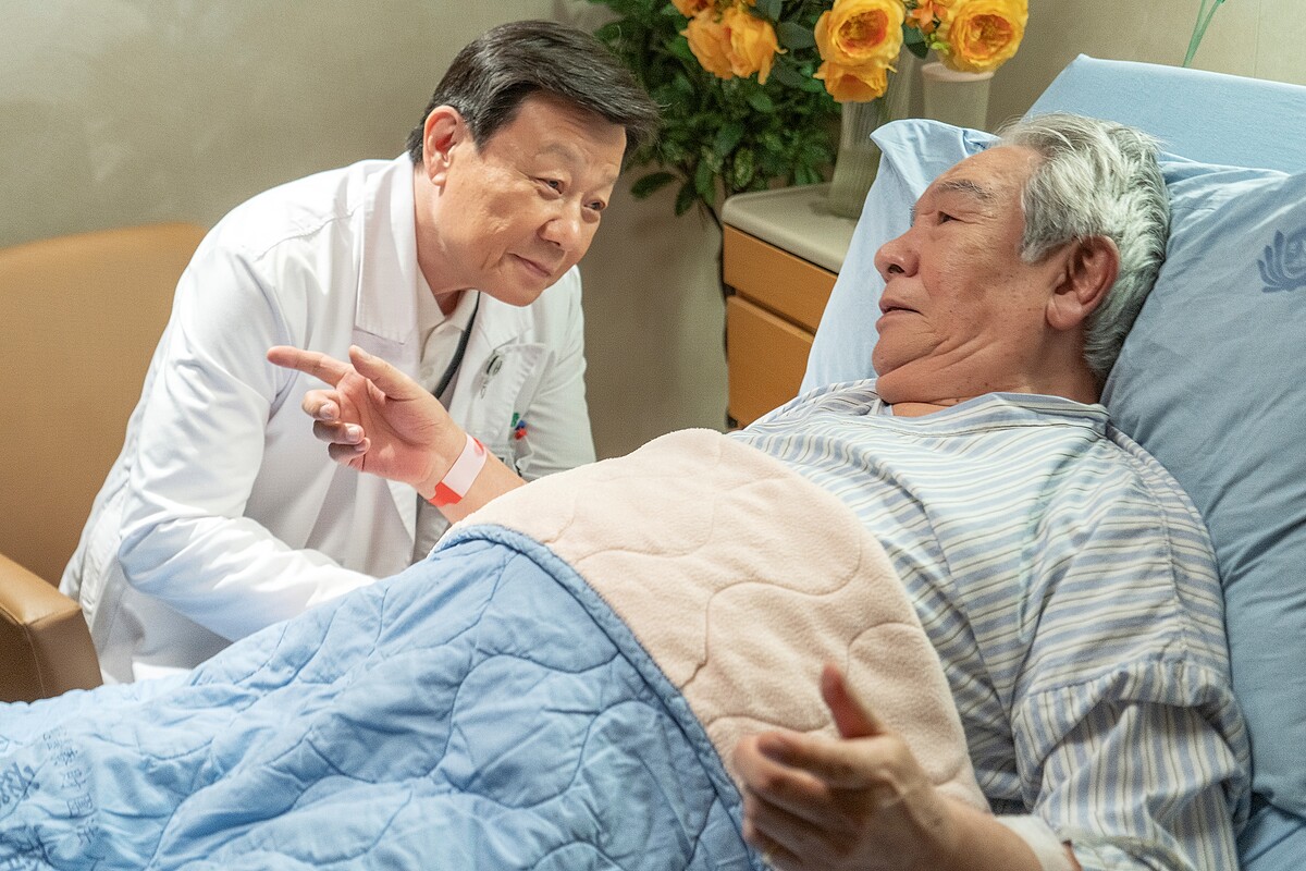 ▲寇世勳和飾演他父親的丁強有精彩對手戲。(圖/華視提供)