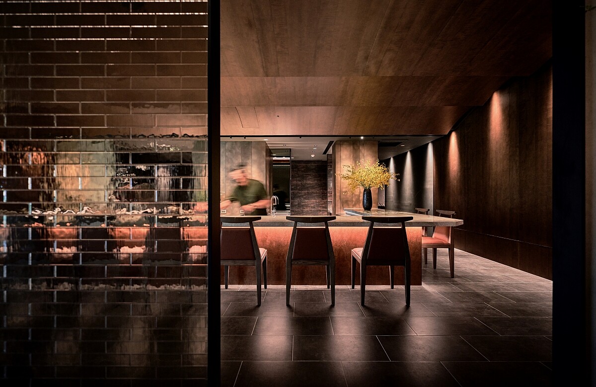 主用餐空間，可容納18位來賓。