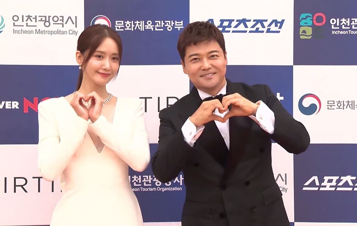 首屆韓國電視青龍獎由全炫茂、潤娥擔任主持人