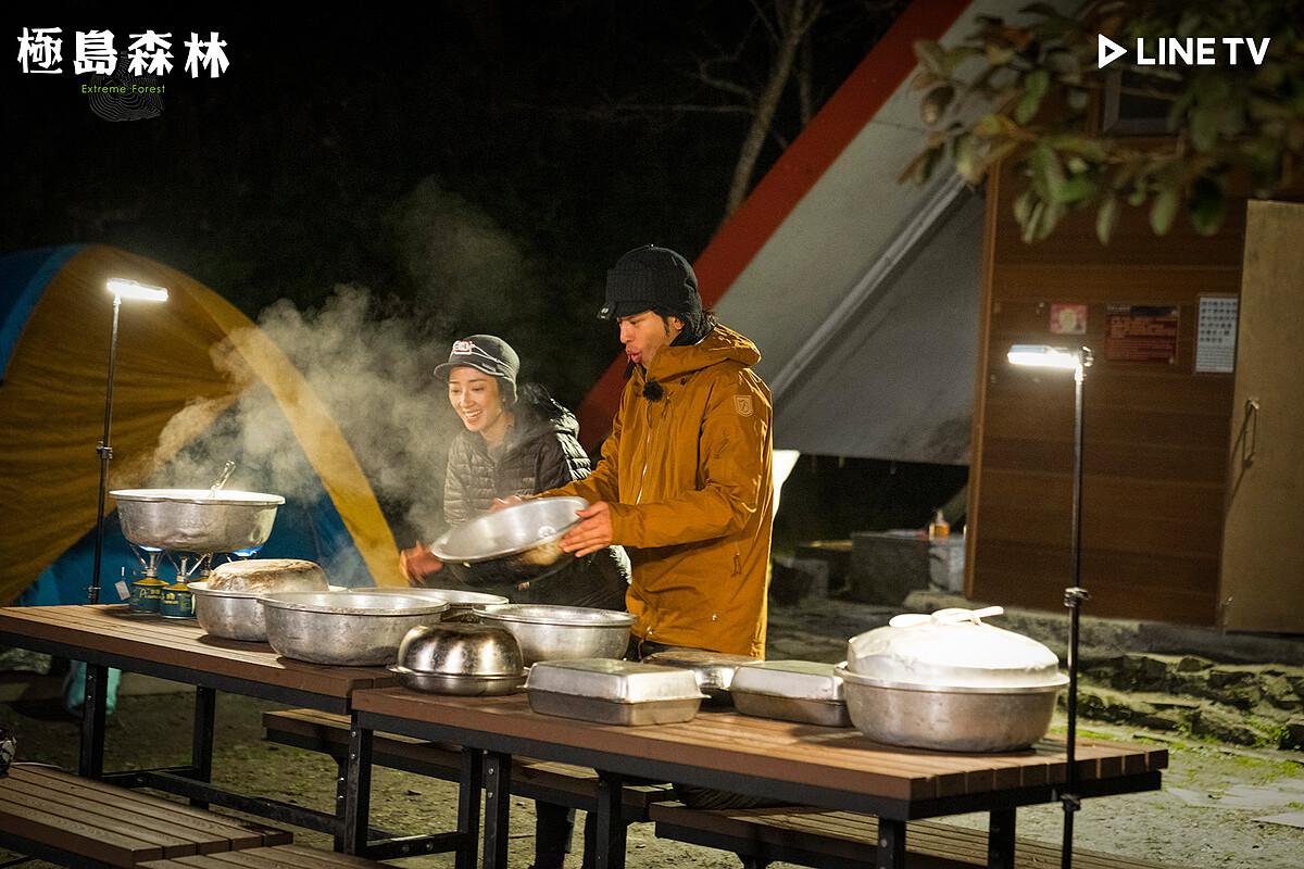 登上山屋後一起煮晚餐