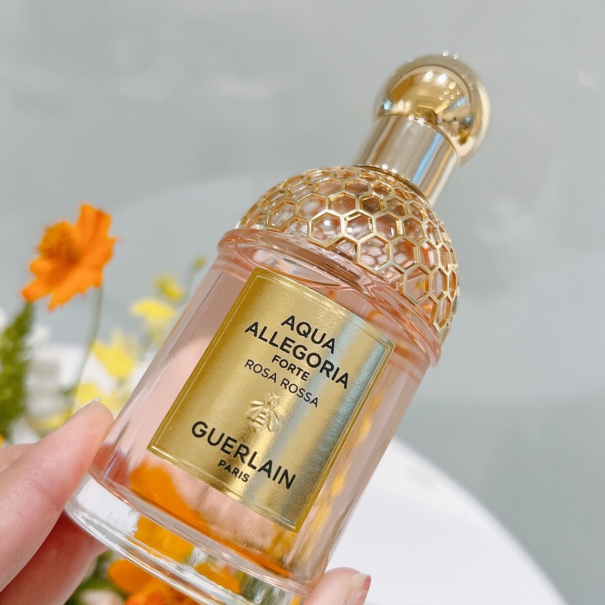 嬌蘭花草水語系列淡香精的標籤變成金色。