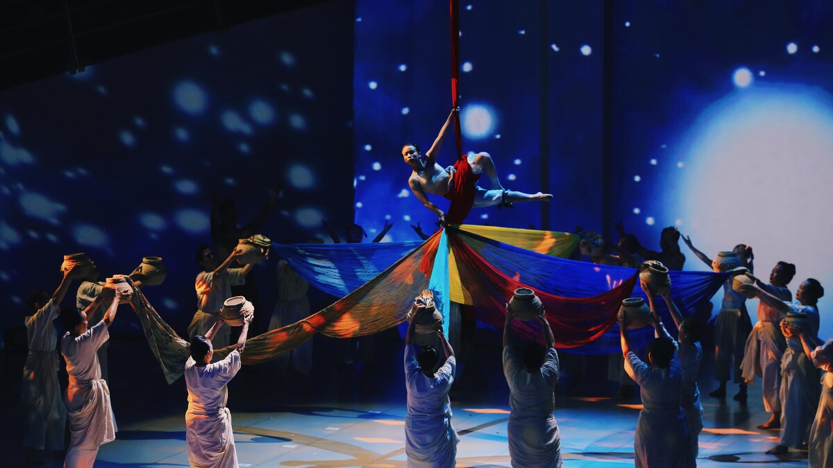 高空特技與傳統歌謠舞蹈的結合