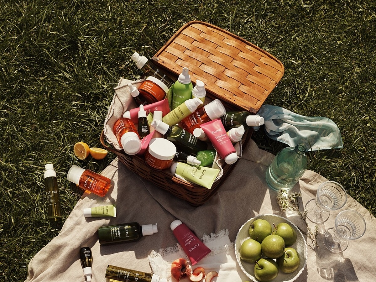 ELEMIS Superfood超能量活顏系列主視覺。