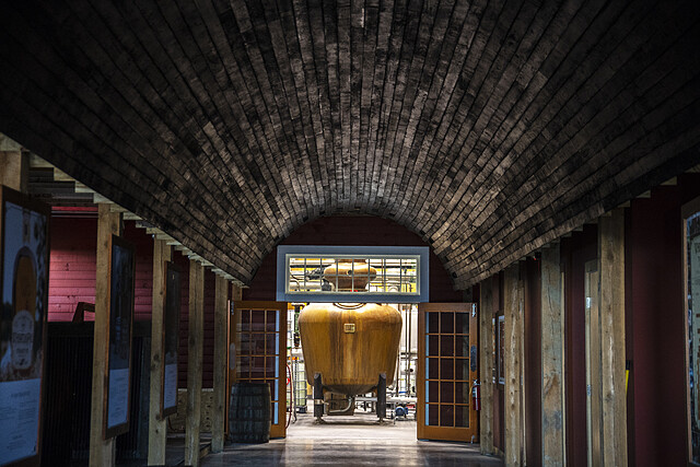 「口哨豬 WHISTLEPIG」釀酒廠。