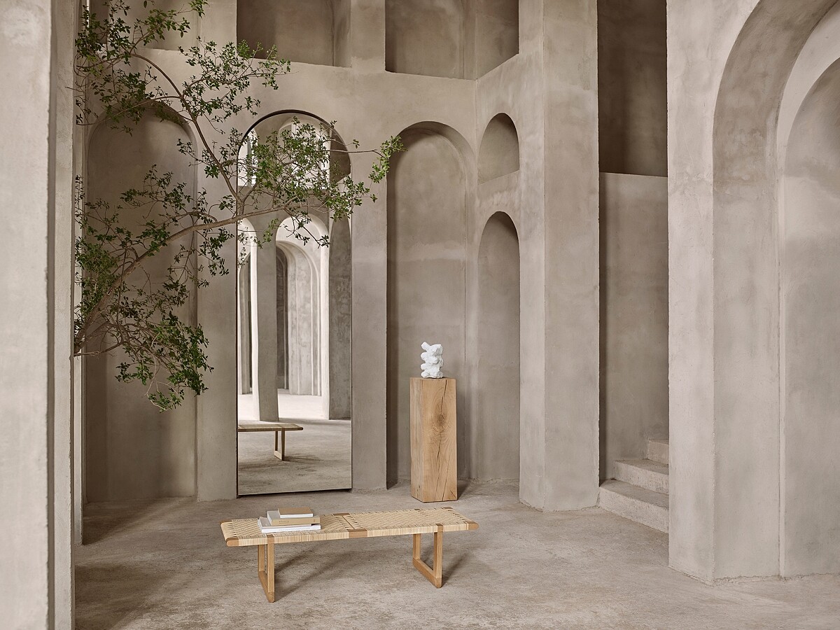 使用建築家具的概念，設計出可搭配沙發床的多功能邊桌。