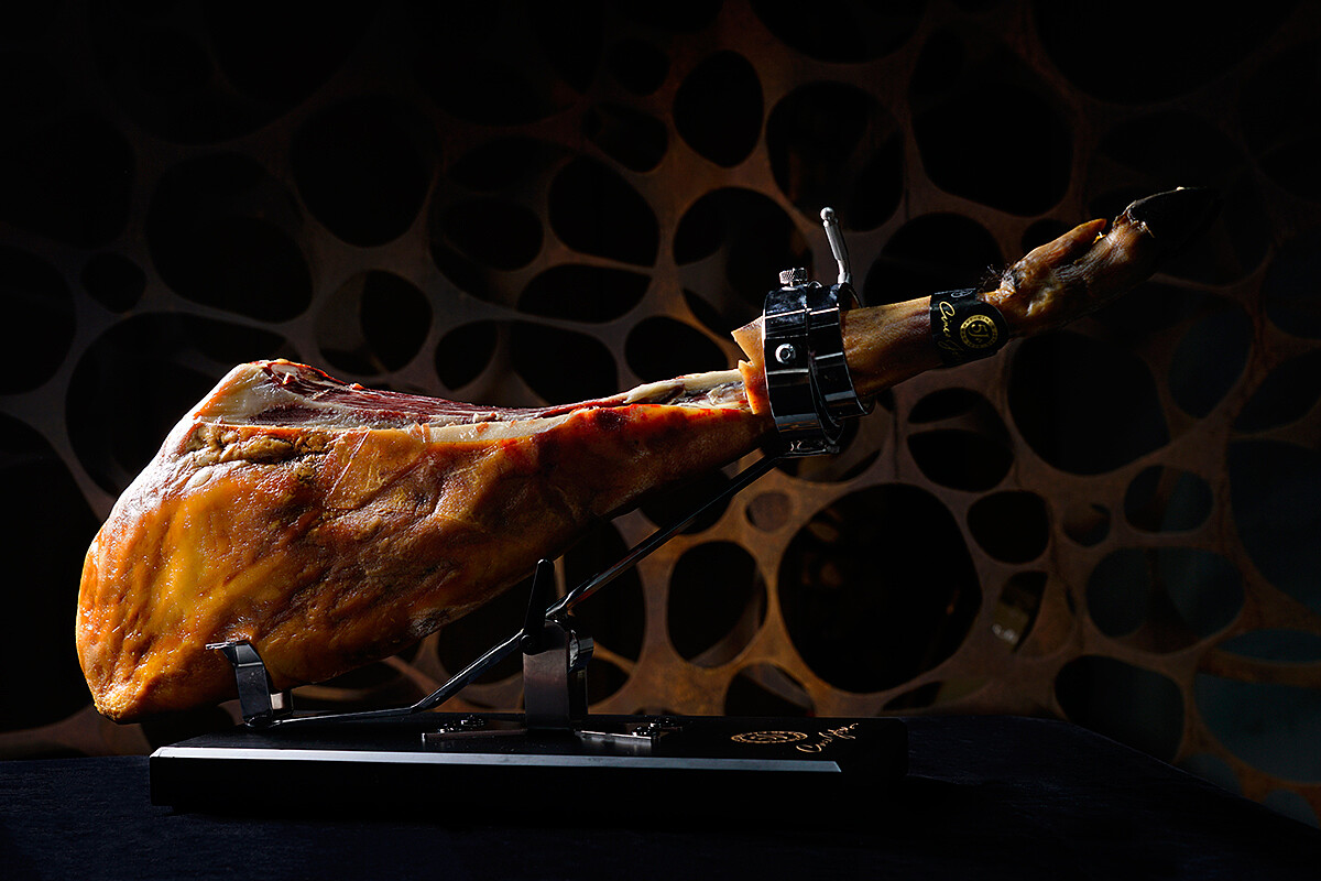 西班牙 Jabugo 熟成伊比利火腿。