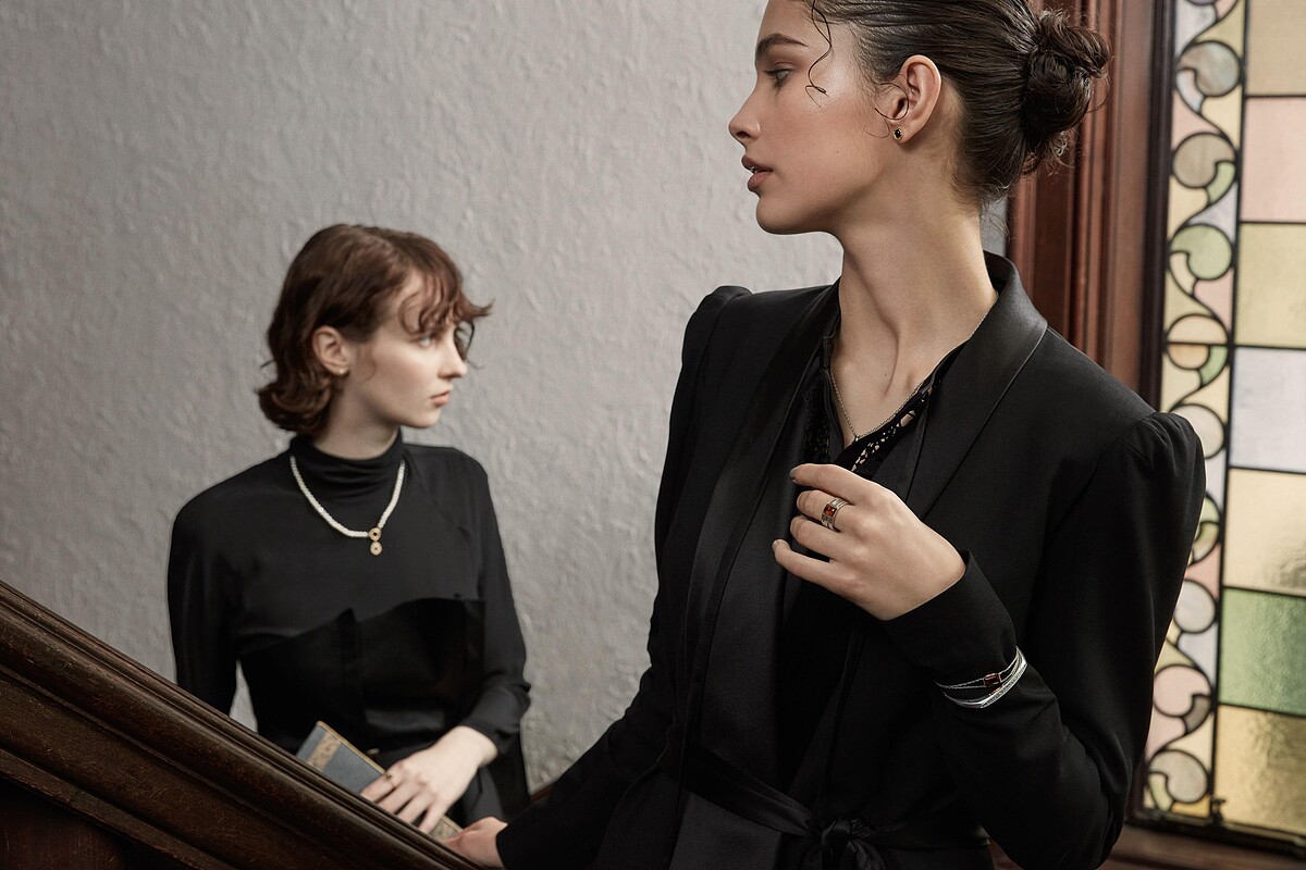 agete全新秋季系列以維多利亞時代的英國古董珠寶呈現細節，搭配於日常穿搭更顯優雅復古。