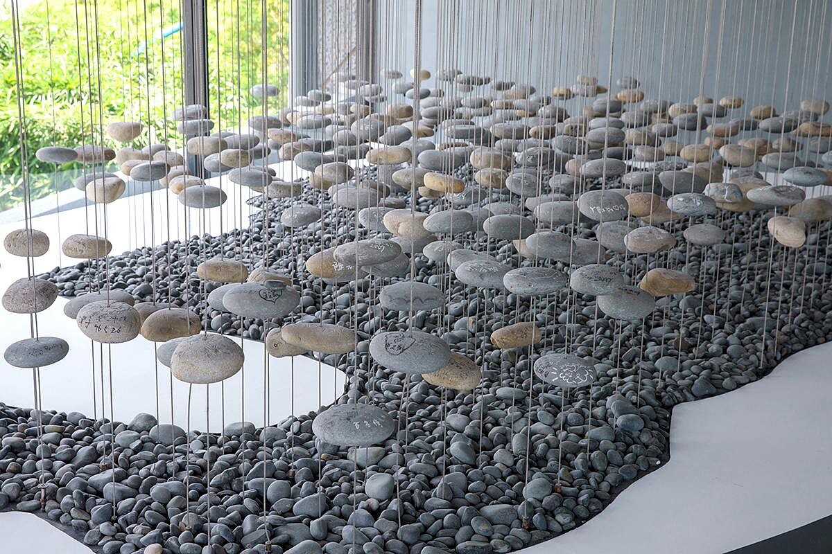 散發出寧靜致遠的悠然氛圍，靜靜佇立在二樓清水藝術聚落中，大家如果造訪清水服務區，真的可以特別來這裡舒心凝神一番，可以獲得另一種心靈沉澱的療癒感。