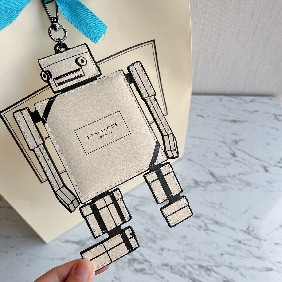 Jo Malone London JoBots限量皮件吊飾。