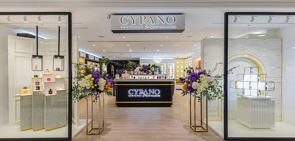 CYRANO席哈諾漢神本館店景。