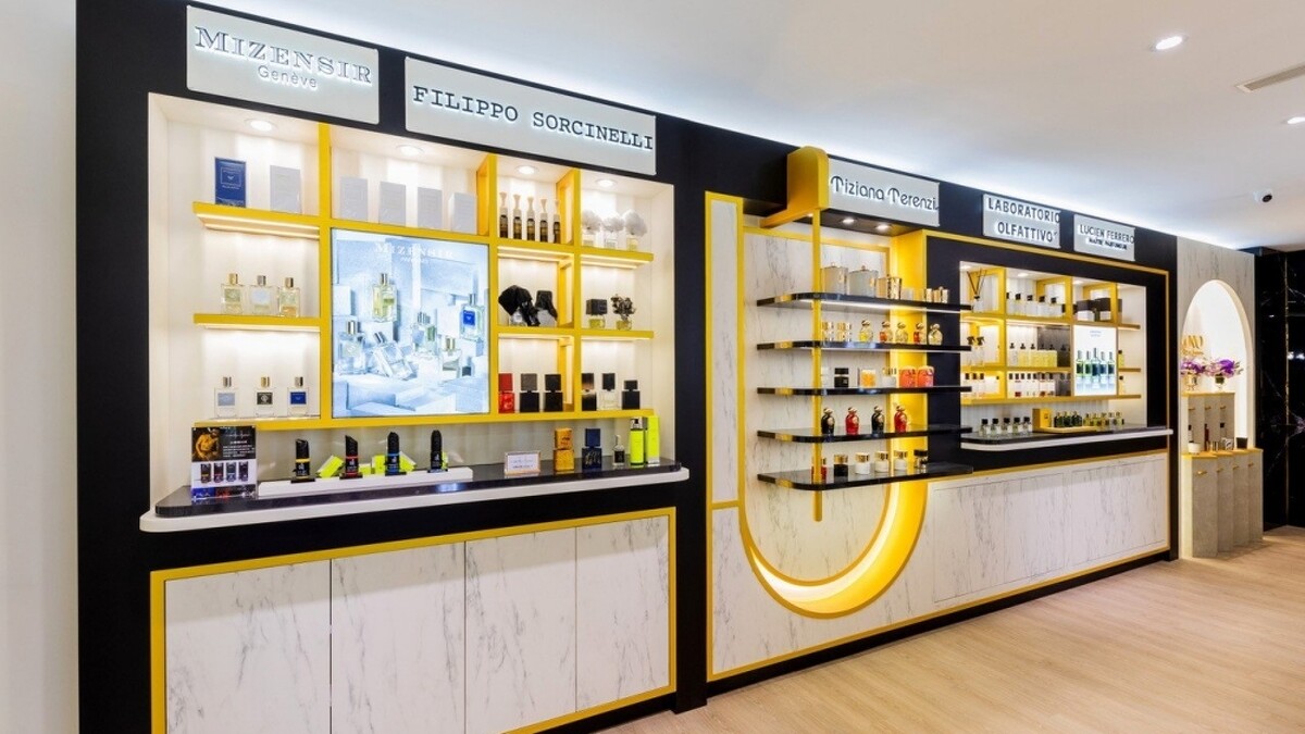 CYRANO席哈諾漢神本館店景。