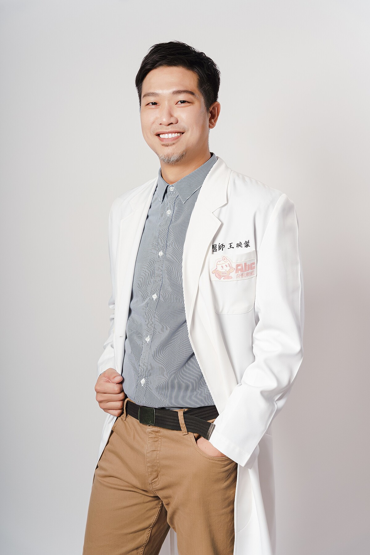 Abc鳳山牙醫診所院長兼隱適美專家王映傑牙醫師分享，想要擁有完美笑容的關鍵在於牙齒、骨頭以及軟組織三大要素如何協調的搭配和組成