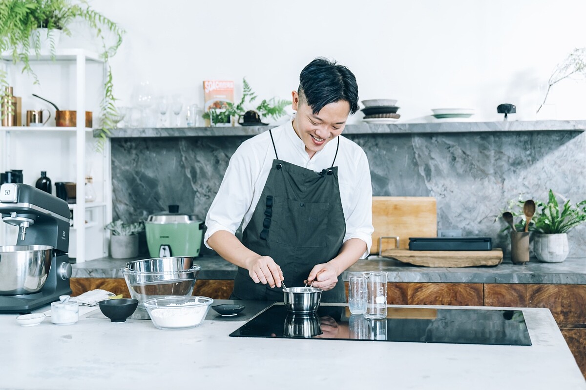 金鐘主廚索艾克（Soac）今首度推出線上廚藝課程《索艾克的私房料理學｜手把手教你六國經典宴客菜》 。（攝影師：張紀銓）