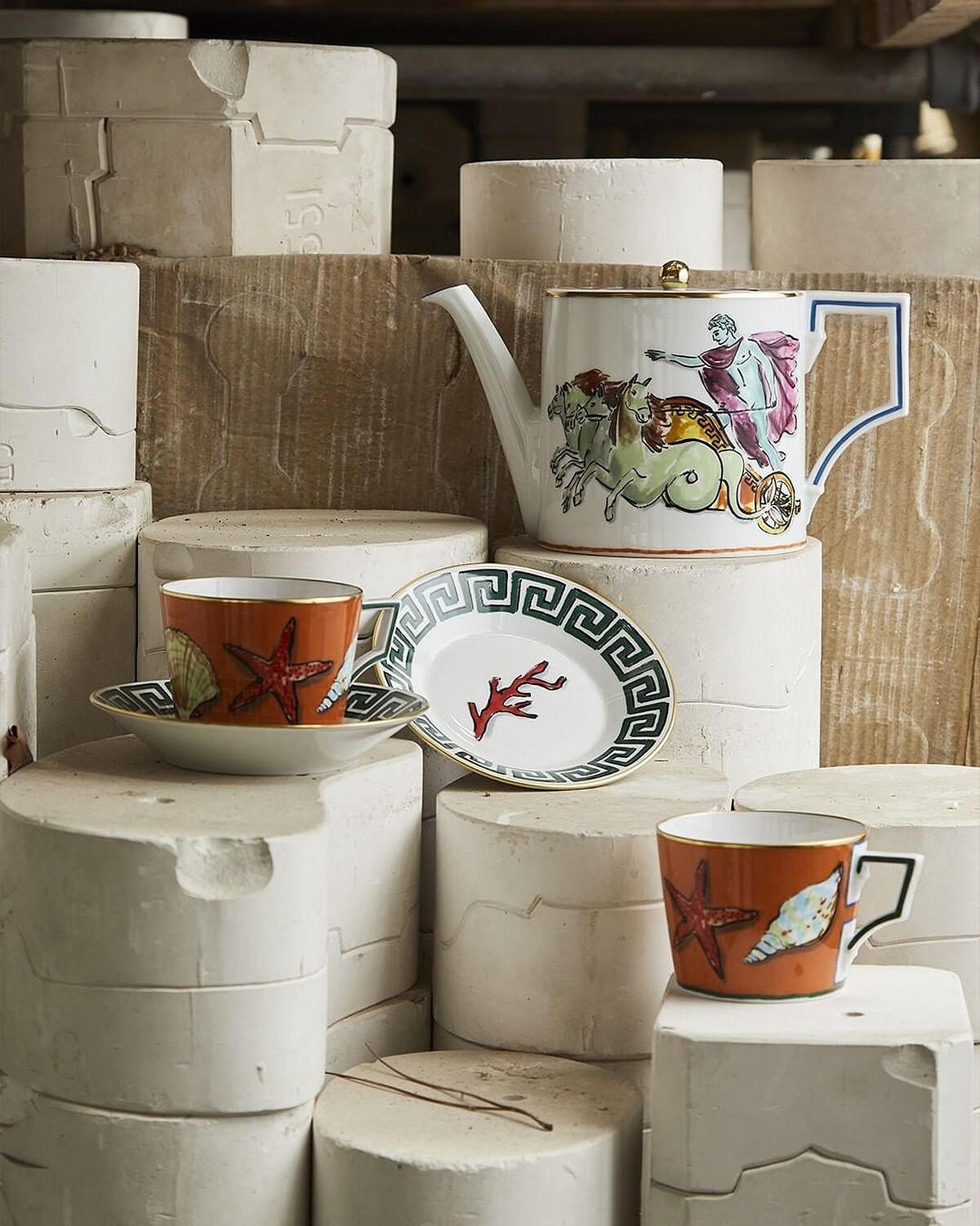 系列餐具品類相當多，很適合作為混搭之用。