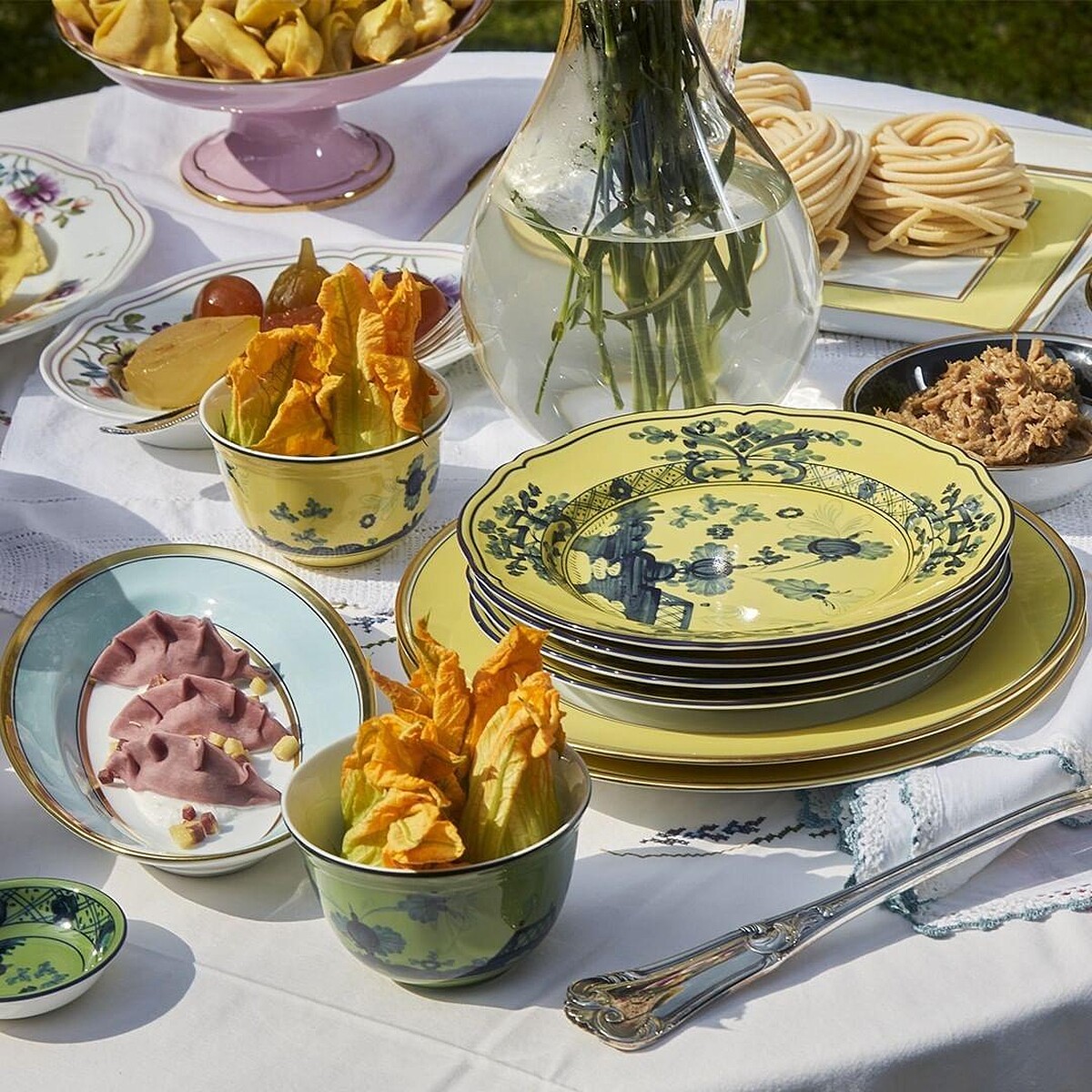 具有古典主義和文藝復興時期的華美風格。