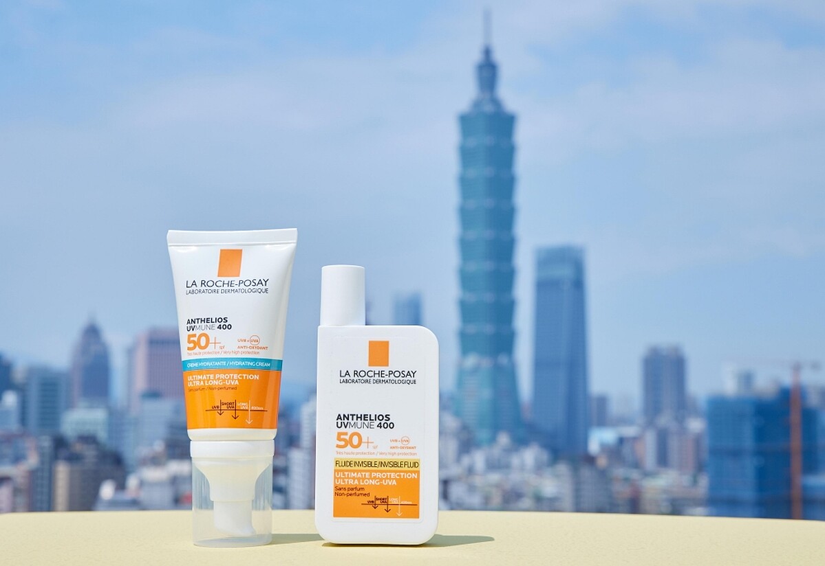 La Roche-Posay理膚寶水多年來持續關注「極長波UVA」，今年再首創獨家專利UVMUNE 400防曬科技，以專利「MEXORYL 400 防曬濾劑」有效抵禦波長380nm以上的極長波UVA，並於2022年推出安得利清爽極效夏卡防曬液SPF50+/PA++++(PPD46.6)、安得利溫和極效防曬乳SPF50+/PA++++(PPD30.5)。