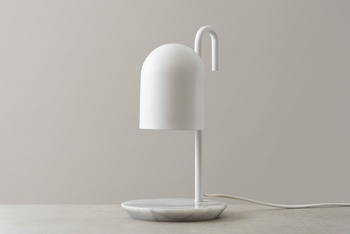 整體為簡潔流暢的造型。