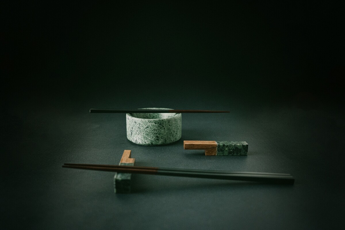 「石器食器」產品。