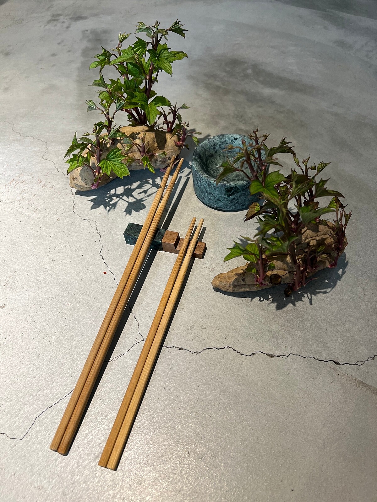 以最直接的方式在消費者前展示其美麗的石材紋路。