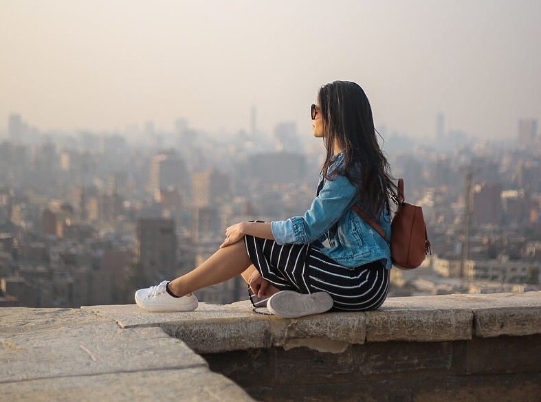 依附他人容易喪失決策的立場和話語權。（示意圖 / 翻攝自Pexels作者Oziel G&oacute;mez）