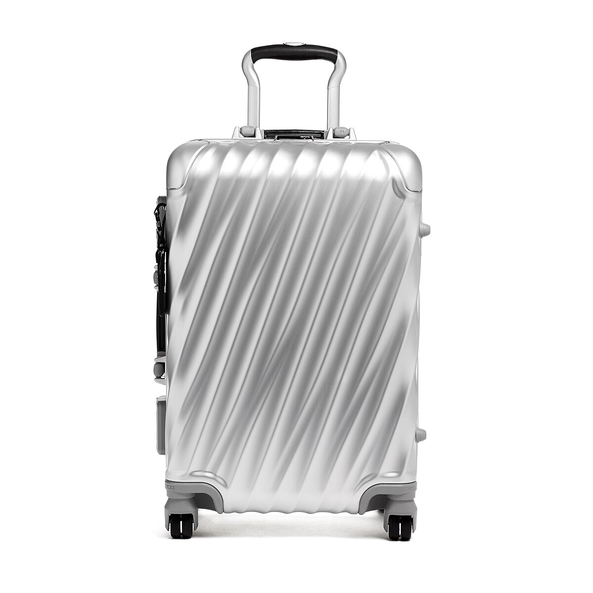 Tumi 19 Degree 鋁合金旅行箱，NT52,800。