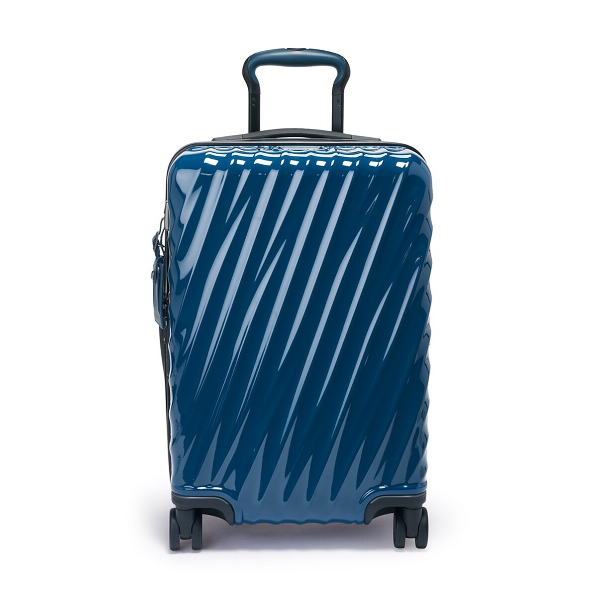Tumi 19 Degree旅行箱，NT25,800。