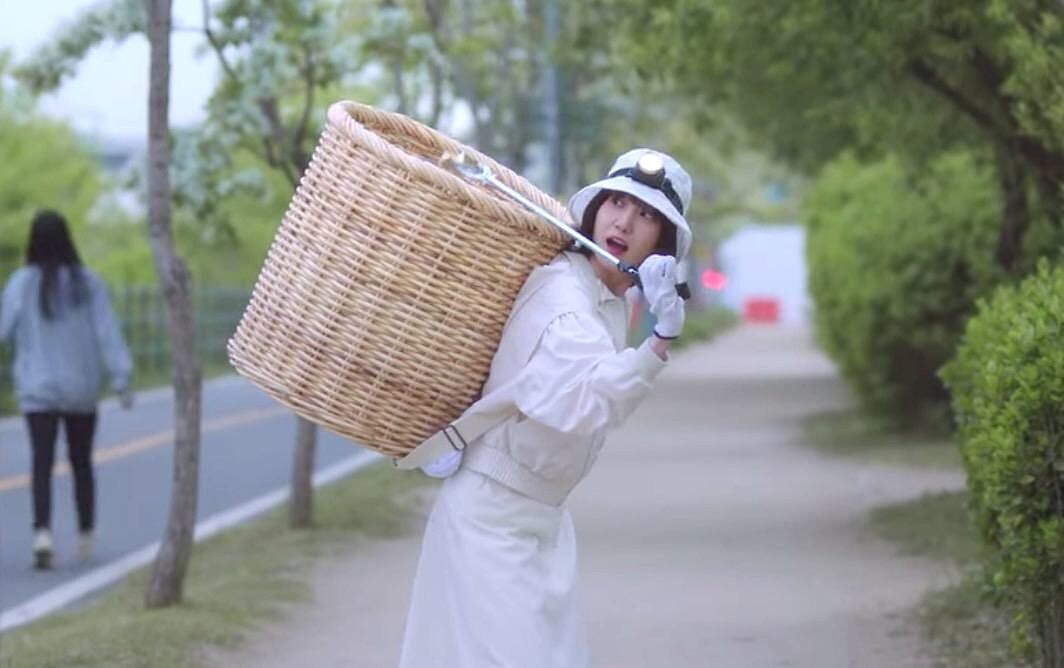 英禑與濬浩慢跑約會變成撿垃圾