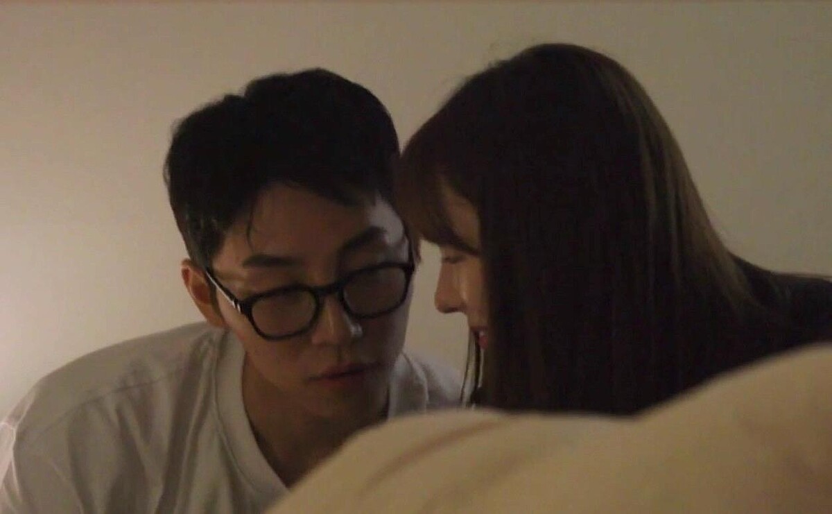 圭民與娜妍差點親下去