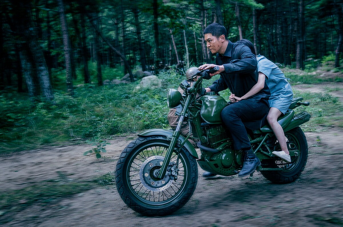 周元《救命卡特》沈浸式電玩視角