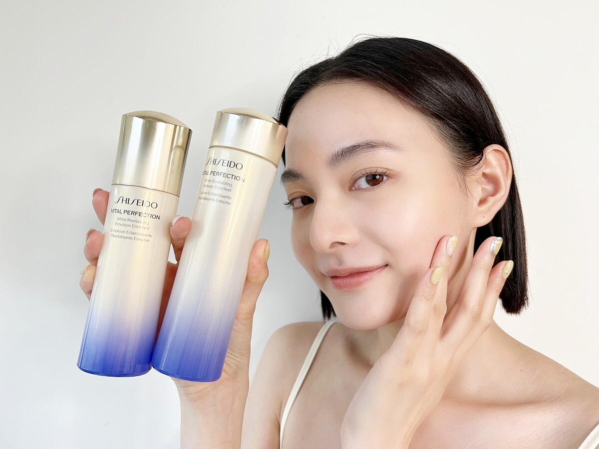 資生堂國際櫃「白金水」激抗痕亮采緊緻露與「白金乳」激抗痕亮采緊緻乳就是很適合水乳濕敷法的搭配。