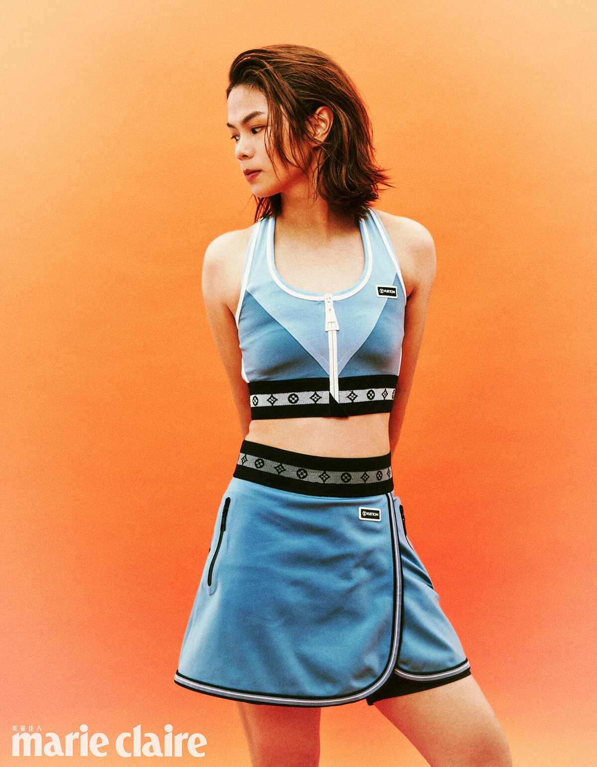 淺藍色運動背心、淺藍色運動短褲，both by Louis Vuitton