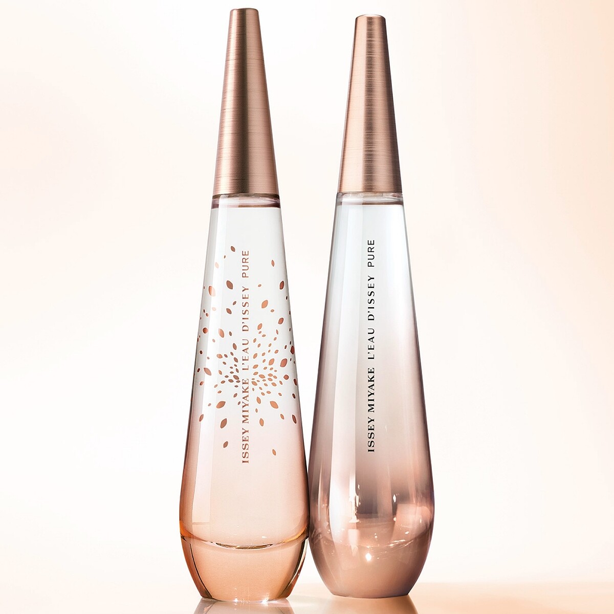 三宅一生Issey Miyake 2019年推出一生之水綻放淡香水L'eau D&rsquo;issey Pure P&eacute;tale de Nectar，右邊為一生之水昇華淡香精。