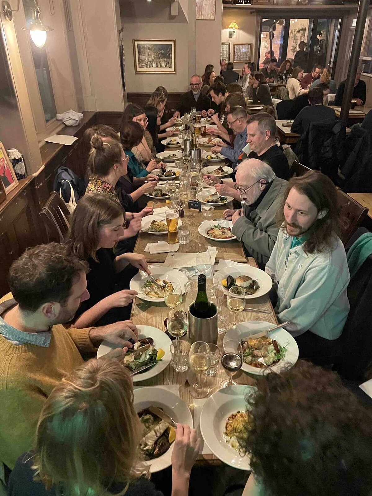 系上教職人員聚餐。