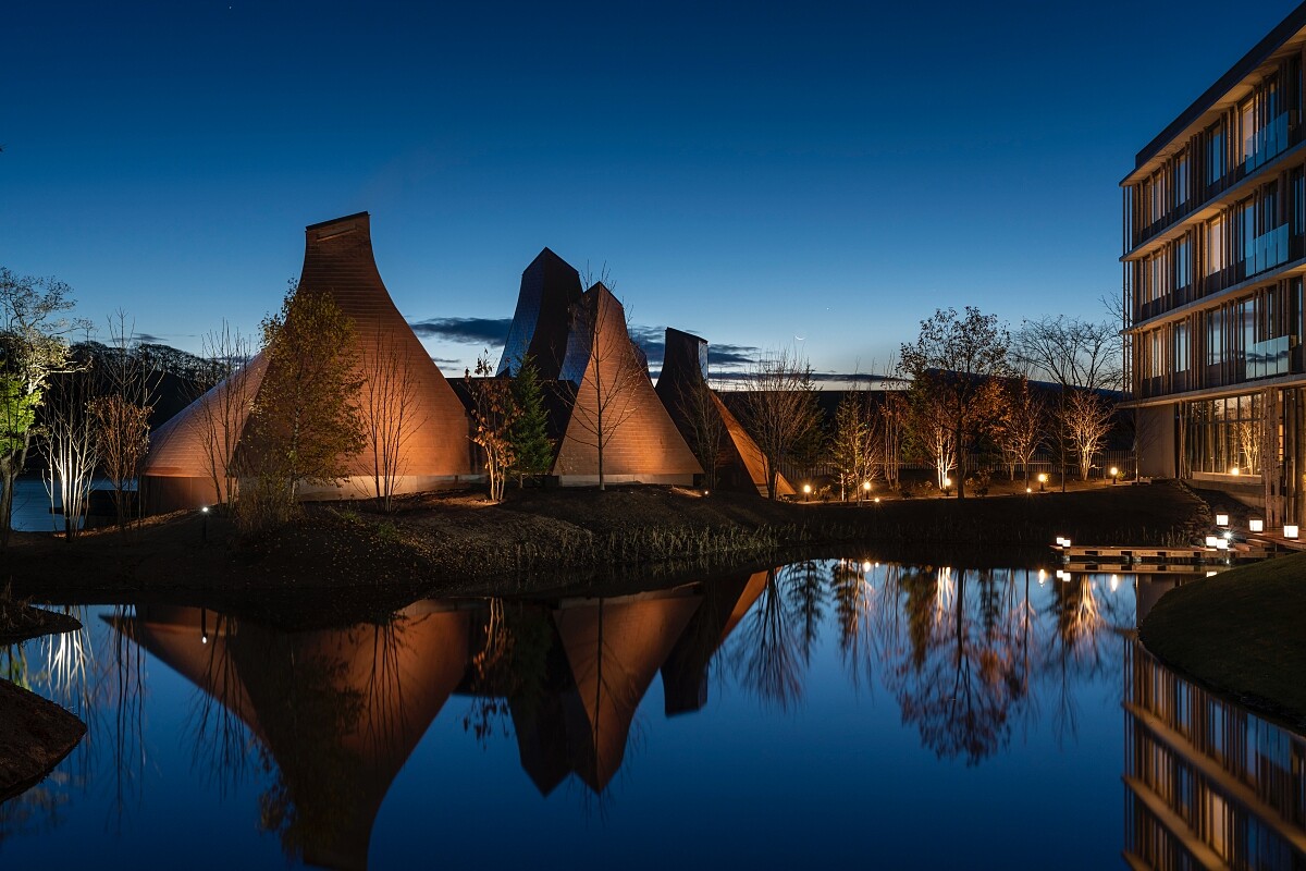 以「沉浸於波羅多湖的湖光山色」為概念，並融入當地愛努文化。