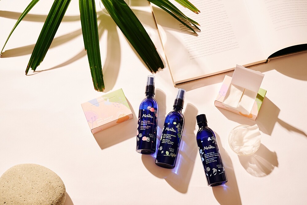 Melvita蜜葳特2022夏日花水季推出人氣花粹任2件85折，會員8折，再贈濕敷專用棉。