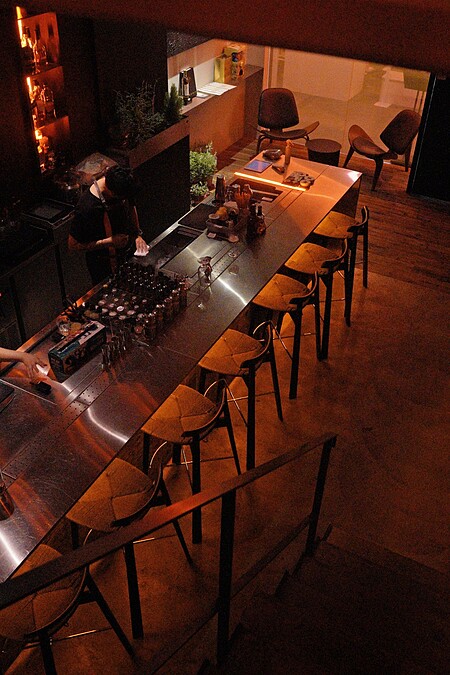 使用「平面吧台」的設計。