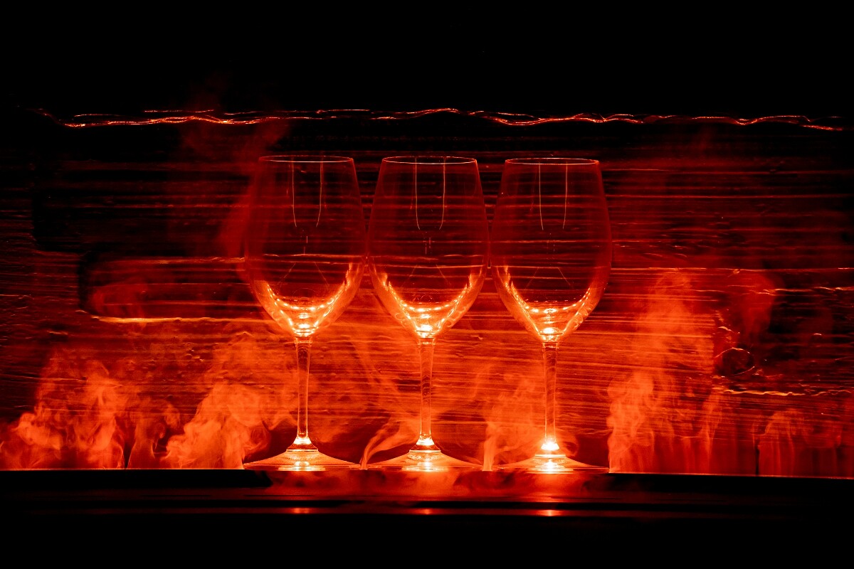 空間的視覺重心是爐火裝置。