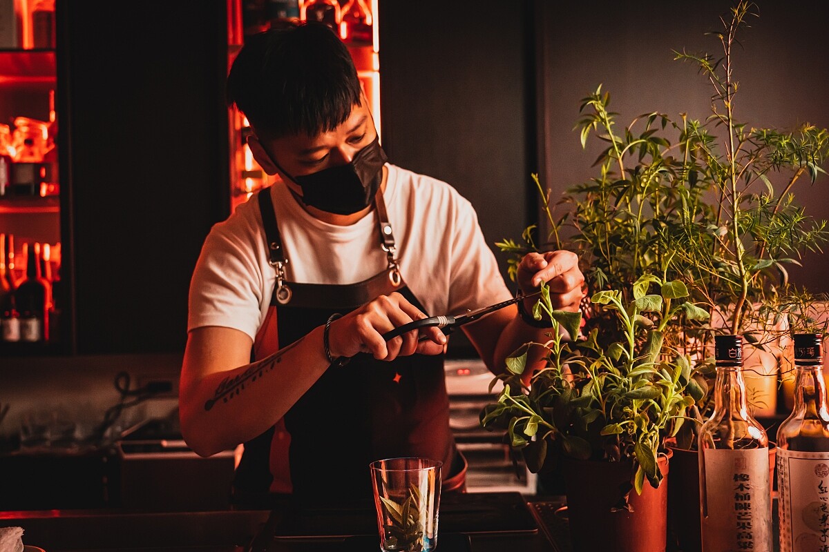 Bar Bridge 由調酒師Hank（曾裕灝）領軍。