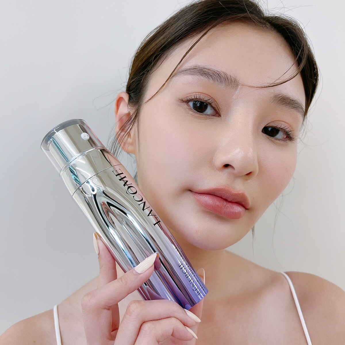 蘭蔻超緊顏抗痕亮采三效精華,訴求三管合一傾注最高抗老活性,秒緊顏、極抗痕、超無瑕。