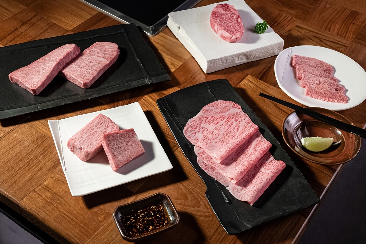 安達窯、傑作陶藝、大腕燒肉專門店與陶藝設計師吳偉丞聯手合作。