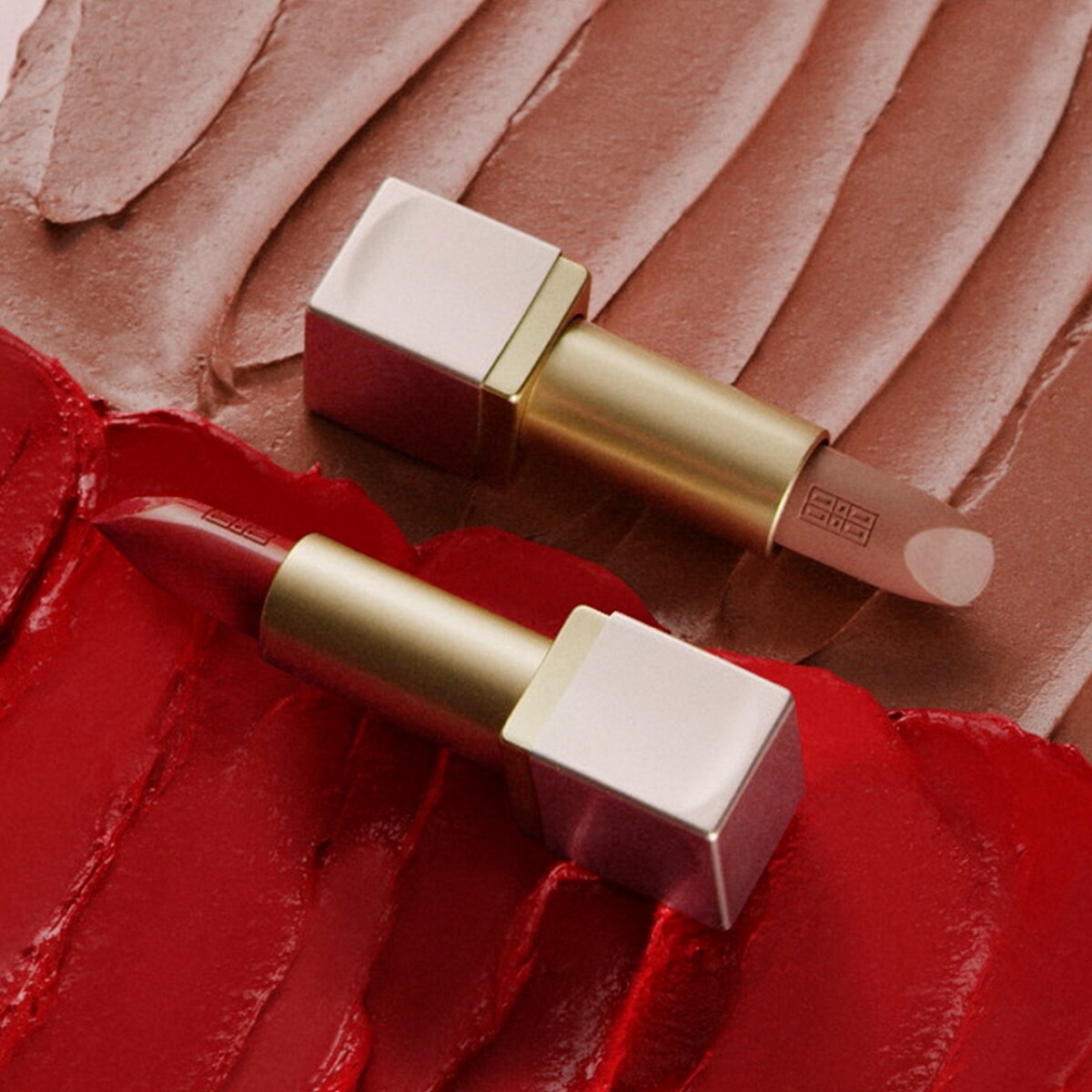 伊麗莎白雅頓完美無瑕緞光/絲絨潤唇膏。