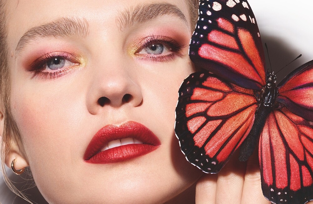 嬌蘭2022紅寶之吻高訂金燦絲絨唇膏主視覺。