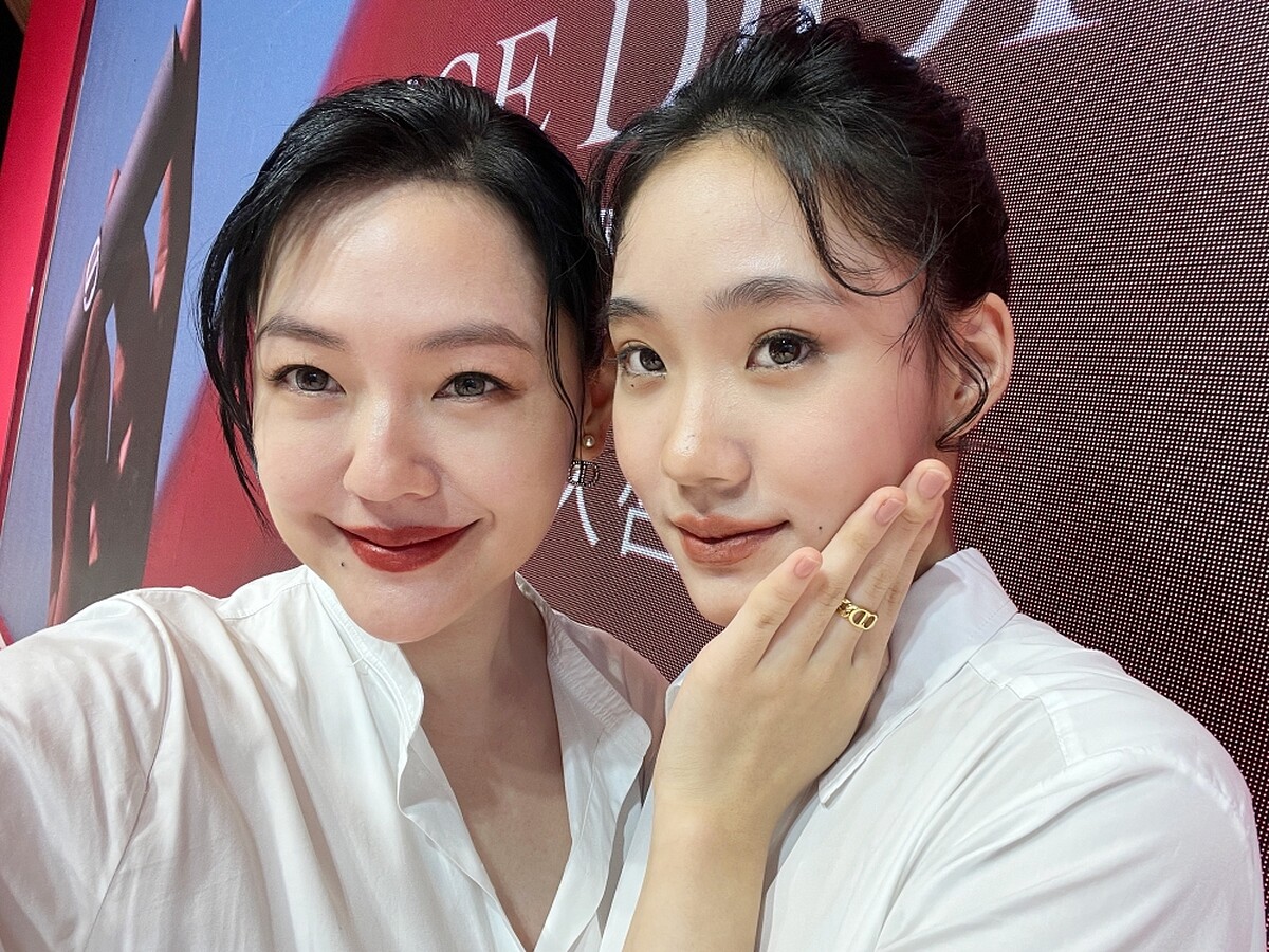 小S和二女兒Lily自拍。