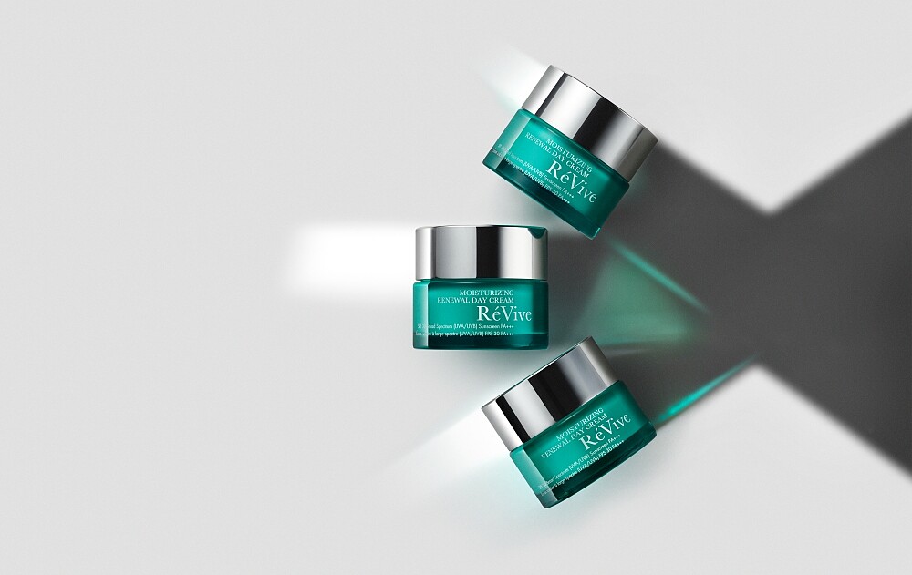 R&eacute;Vive光采再生活膚日霜SPF30形象圖。R&eacute;Vive光采再生活膚日霜SPF30 50ml，NT6,800